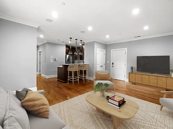 360 W 2nd St Unit 14, South Boston, MA 02127