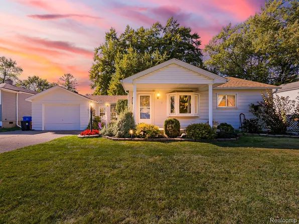 4656 Edgewood St, Dearborn Heights, MI 48125