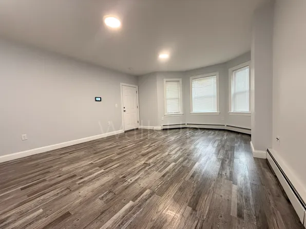 198 Homestead Ave #1, Hartford, CT 06112