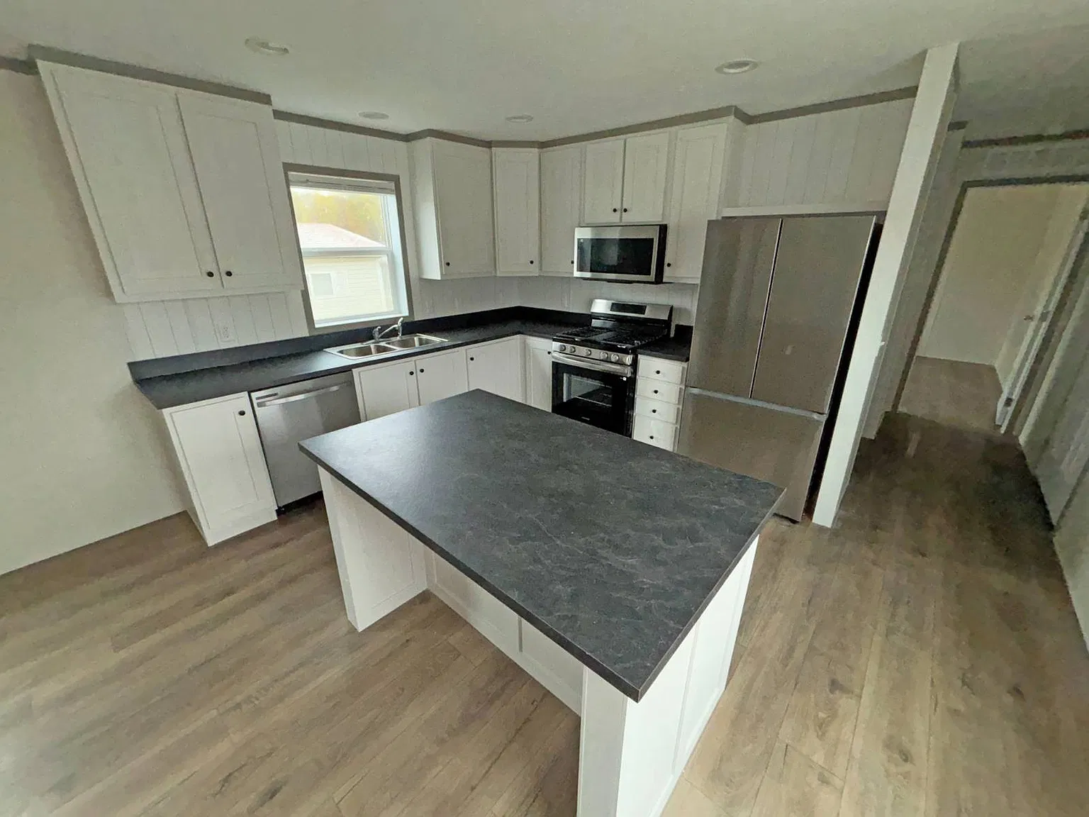 3 bed, 2.0 bath, 1040 sqft, $1,150 — Photo 1