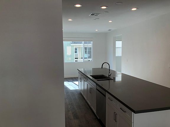 Kitchen - dining room view - middle level