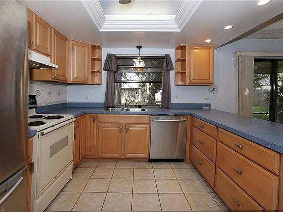 4th image of 1441 Carmelle Dr