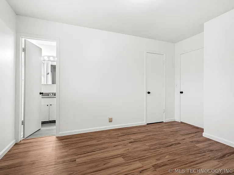 2508 E 51st St — Photo 18