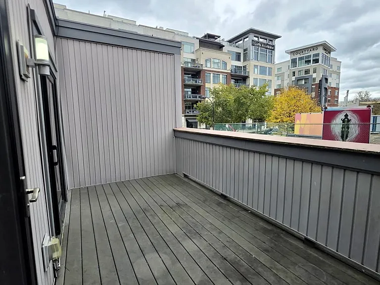117 N Howard St — Photo 22