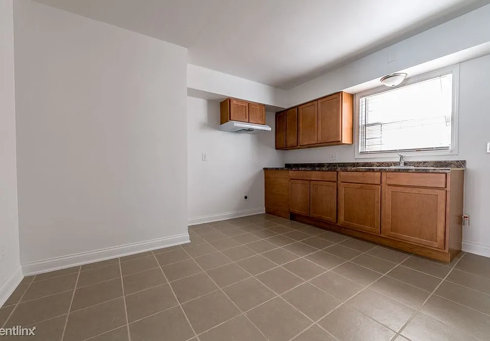 101 Memorial Dr Apartments Chicago Kitchen_02