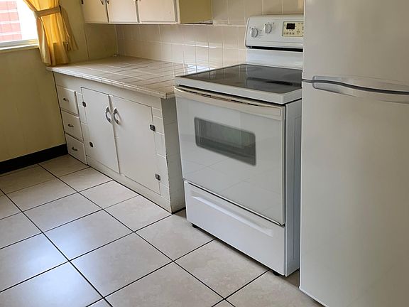 2nd image of 206 W Washington St