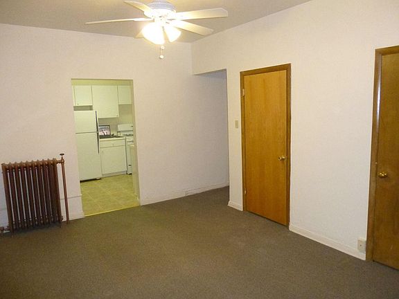 3rd image of 1504 N Van Buren St #25