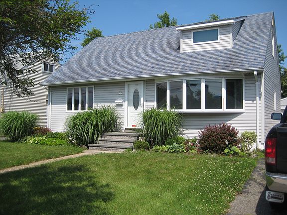 2nd image of 37 Moeller St