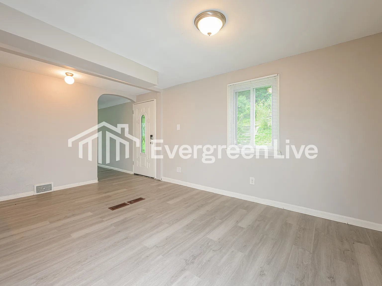 3 bed, 1.0 bath, 1200 sqft, $1,545 — Photo 2