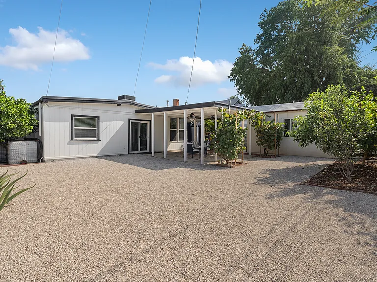 624 McKinley Dr — Photo 2