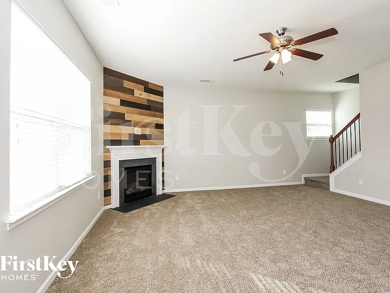 165 N Cromwell Dr — Photo 3