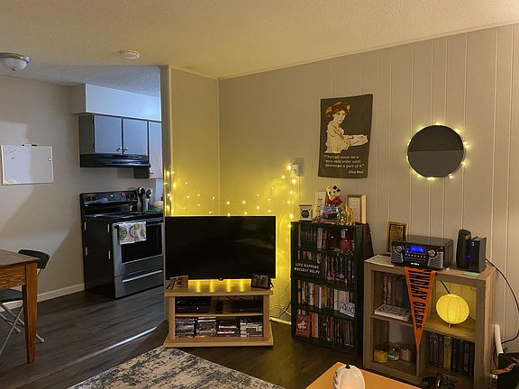 3rd image of 725 N Cory St #11217953