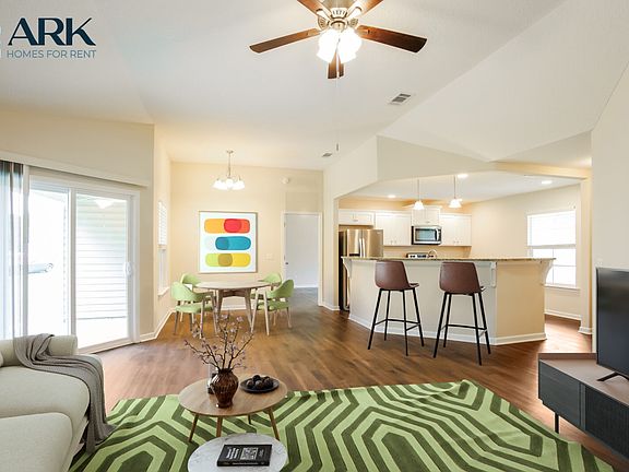 3rd image of 308 Pecan Point Dr