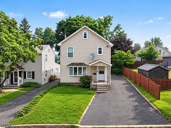 3rd image of 9 Chestnut St