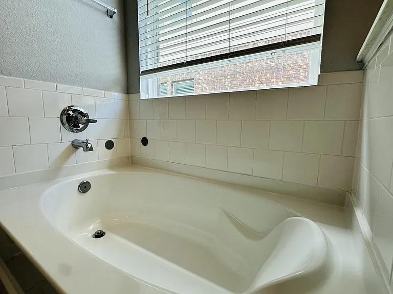 8907 Ladbroke Grv — Photo 12