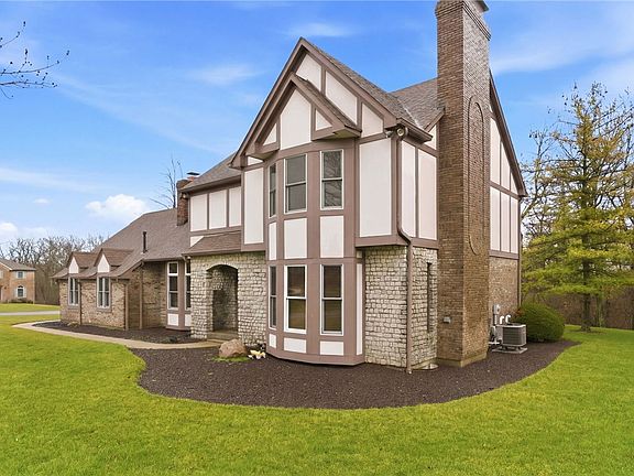 3rd image of 7075 Birch Creek Ct