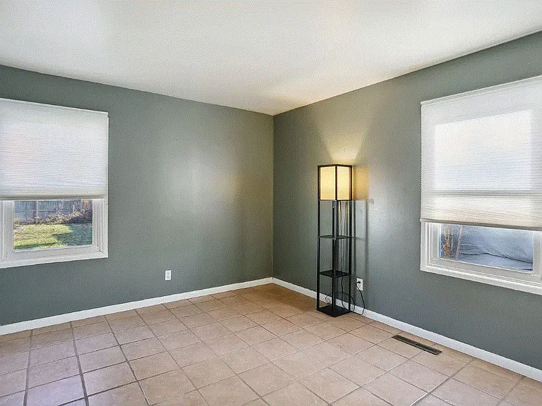 1706 Parkside Ter — Photo 9