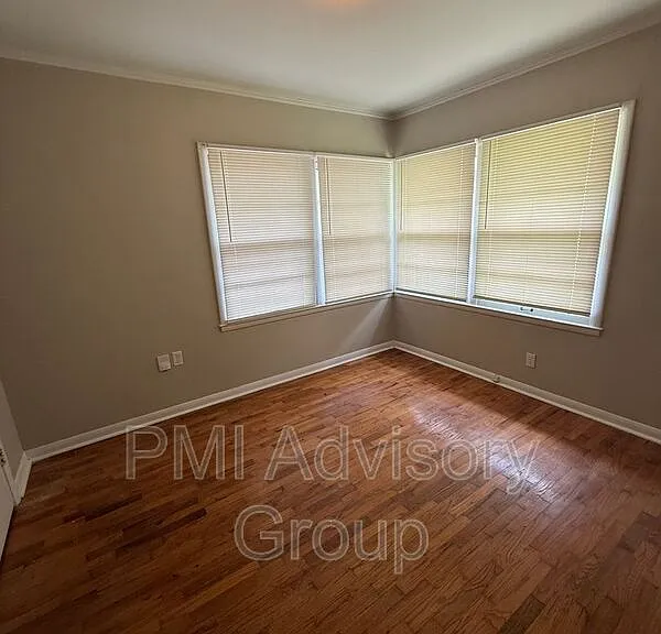 200 SW Country Club Dr — Photo 4