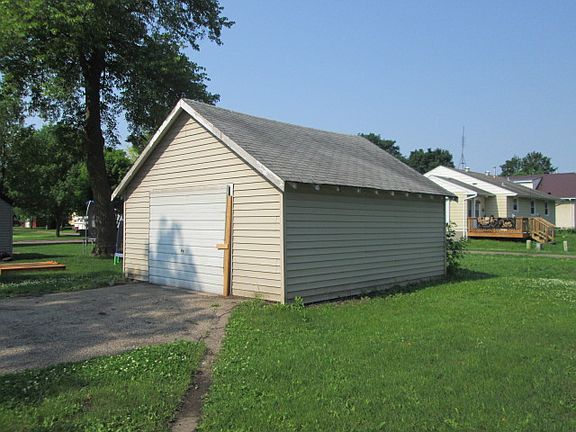 5th image of 911 5th St N