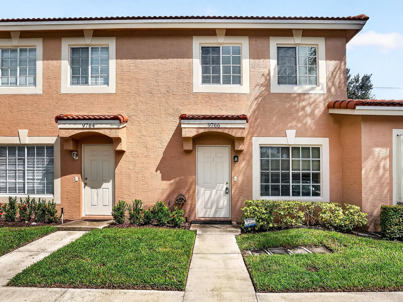 3 bed, 2.5 bath, 1596 sqft, $3,000 — Photo 2