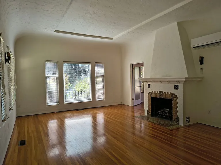 5420 Palma Ave #1 — Photo 4