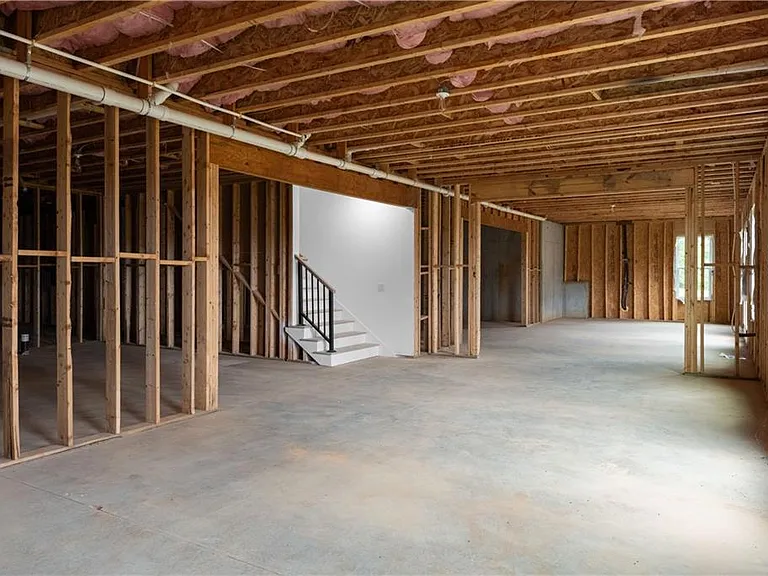 405 Thunder Rd — Photo 102