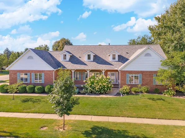 41 Ravenwood Cir, Bloomington, IL 61704