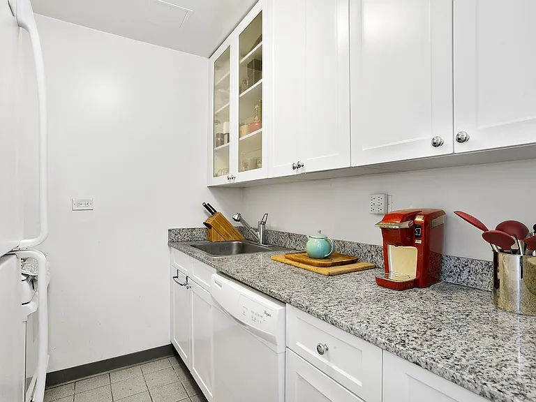 310 E 46th St #10M — Photo 5