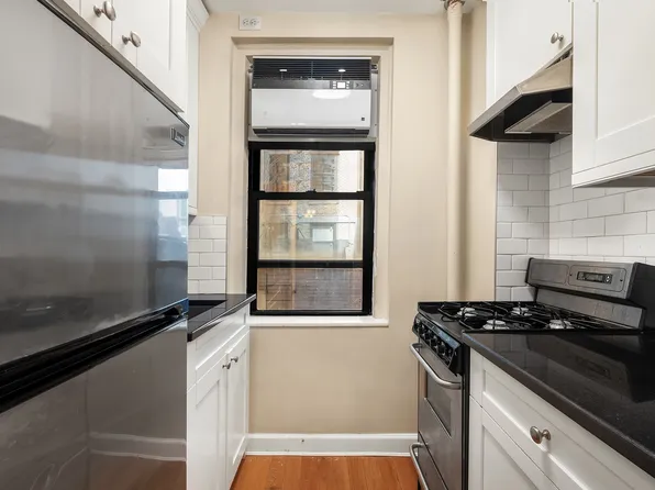 226 East 12th Street image 2 of 6