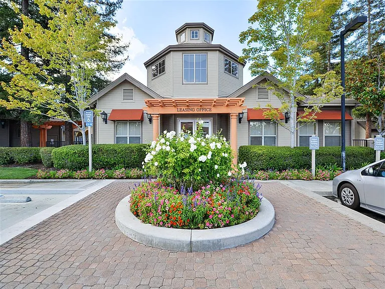 Rosewalk Apartment Homes — Photo 17