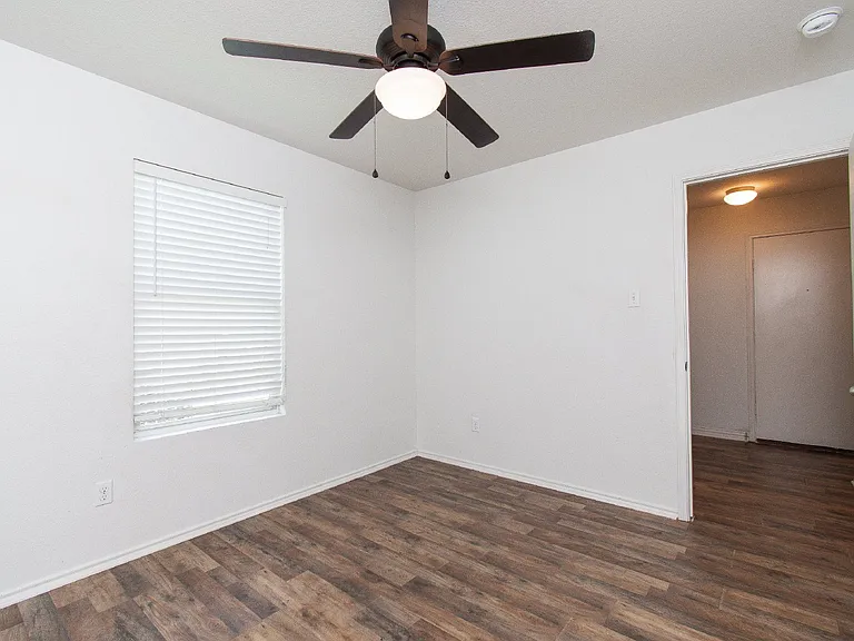 9007 Sandyford Ct — Photo 11