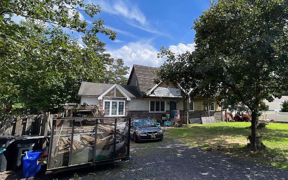 2nd image of 12 14th St
