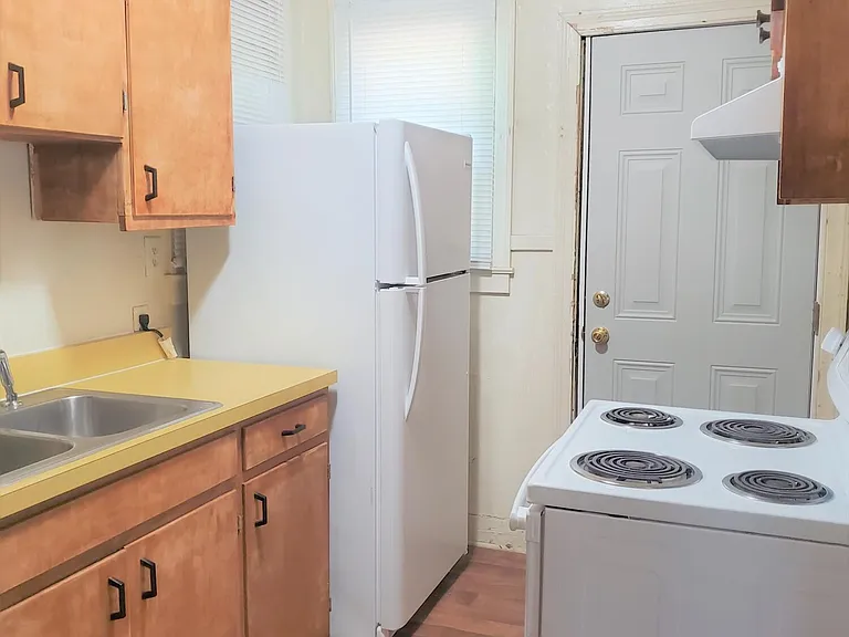 2033 Shirley Ave — Photo 3