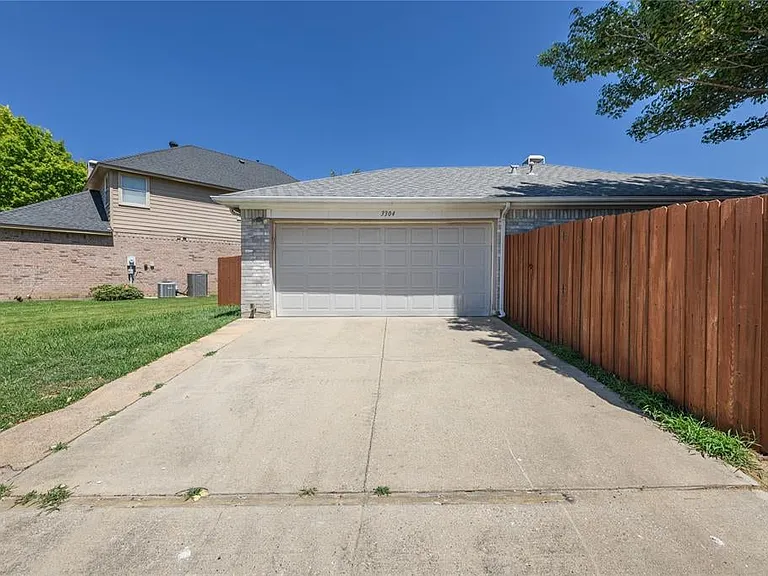 3304 Felicia Ct — Photo 33