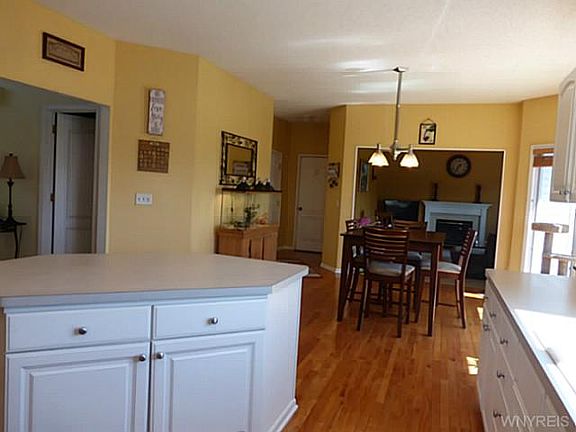 3rd image of 19 Apple Blossom Blvd