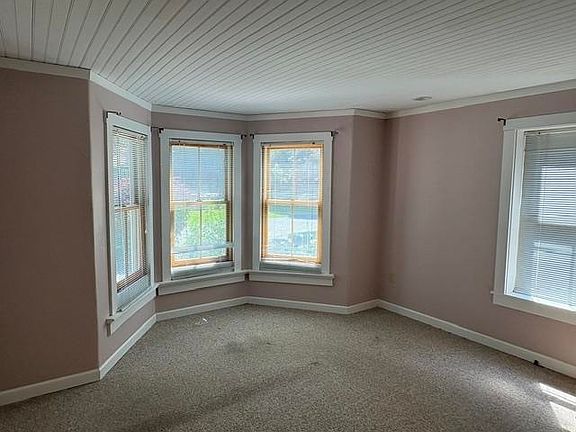 5th image of 11 Maple Street