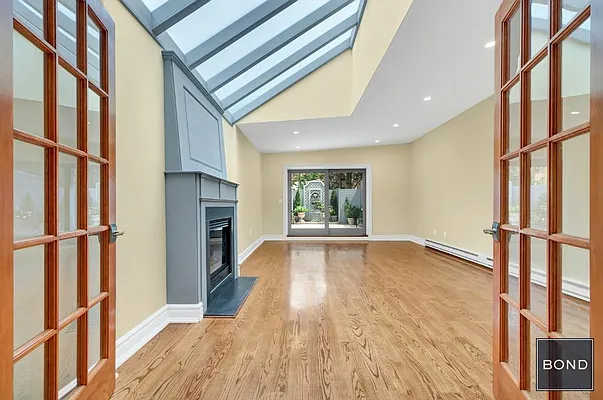 Rented by Bond New York | media 21