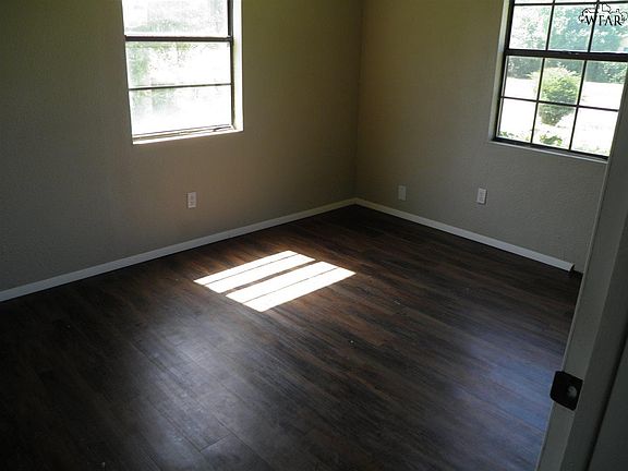 5th image of 4130 Moffett Ave