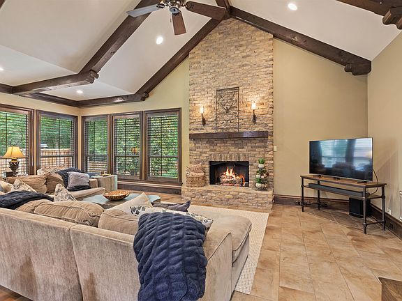5th image of 3830 Castle Ridge Dr