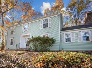 4 Huntington Dr, Randolph, NJ 07869