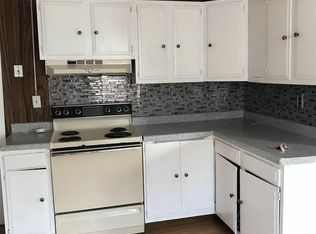20 4th St, Hoosick Falls, NY 12090
