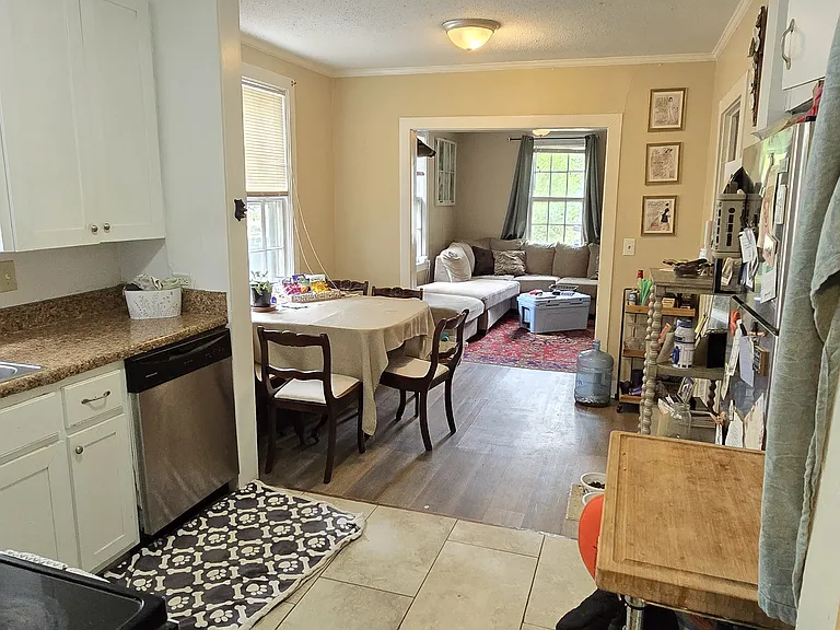 528 Whitfield St — Photo 7