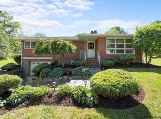 9 Cross Rd, Marlboro, NY 12542