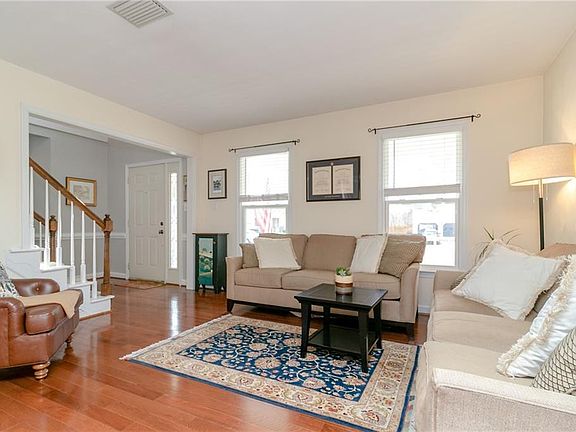 3rd image of 2008 Brier Cliff Cres