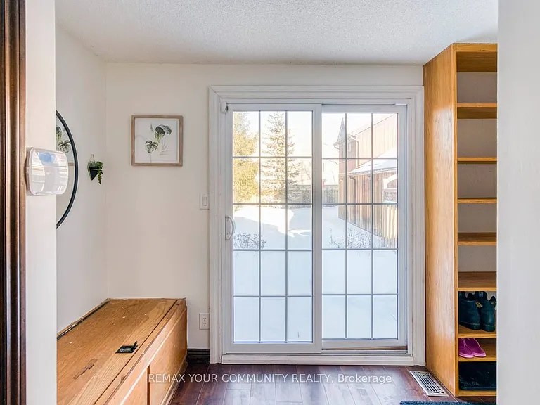 44 Brock St — Photo 2