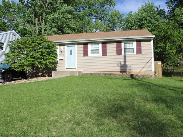 3502 High Dr, Saint Ann, MO 63074