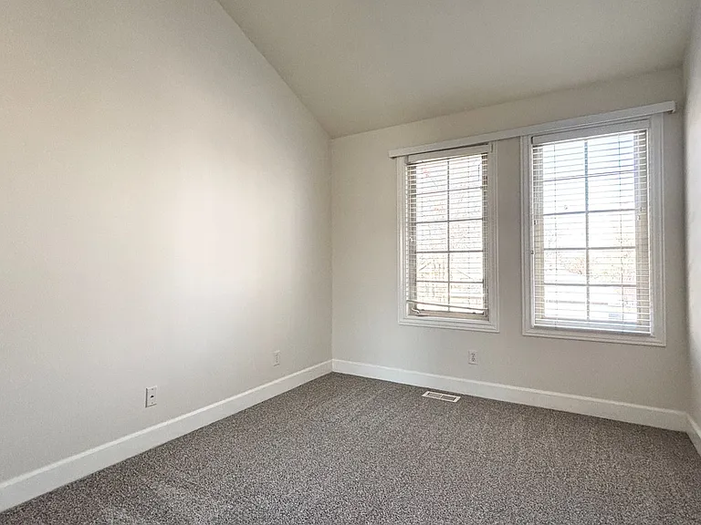 943 E Sage Park Ln — Photo 14