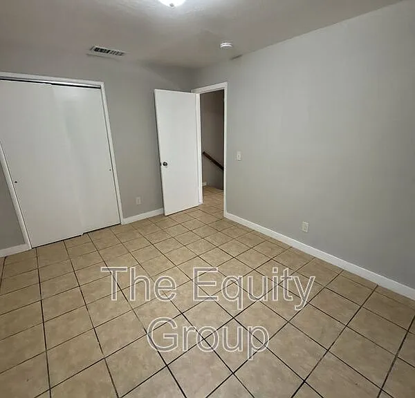 1323 S Court St — Photo 12
