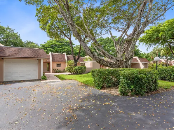 3753 Oaks Clubhouse Drive #3753, Pompano Beach, FL 33069