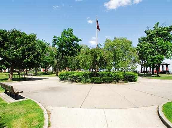 5th image of 422 Ogden Ave